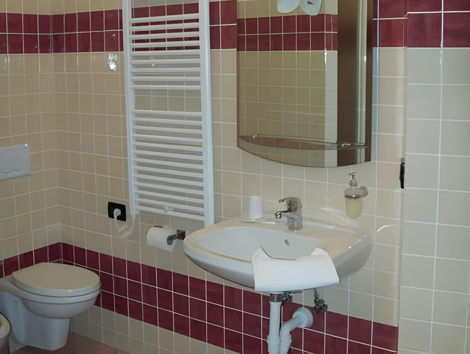 Bathroom 10