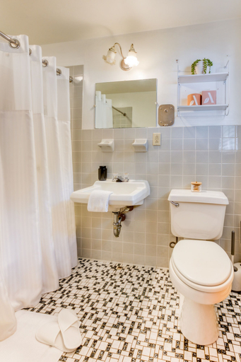 Bathroom 4, Berkshire Valley Inn, Berkshire