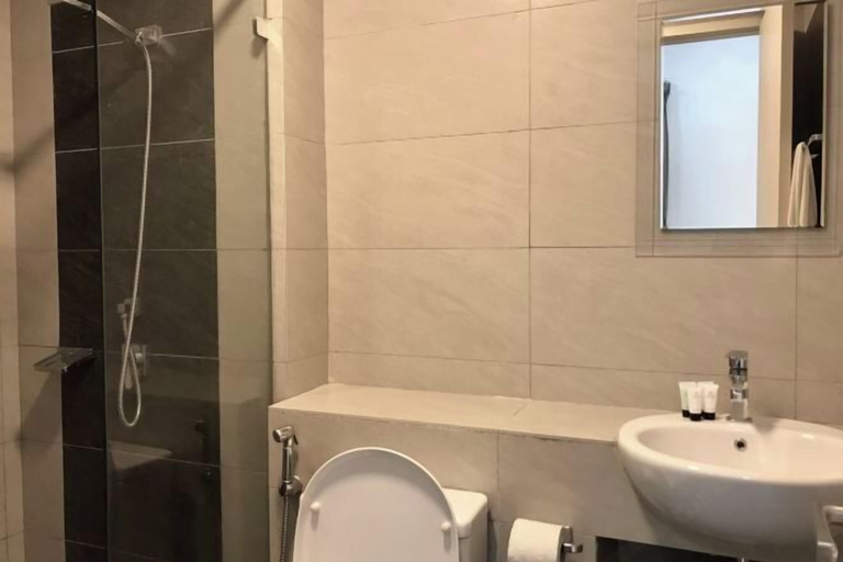 Bathroom 14