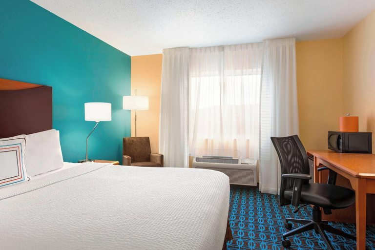 Bedroom 2, Fairfield Inn & Suites Mankato, Blue Earth