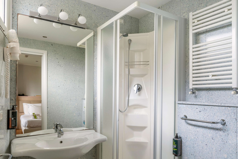 Bathroom 4