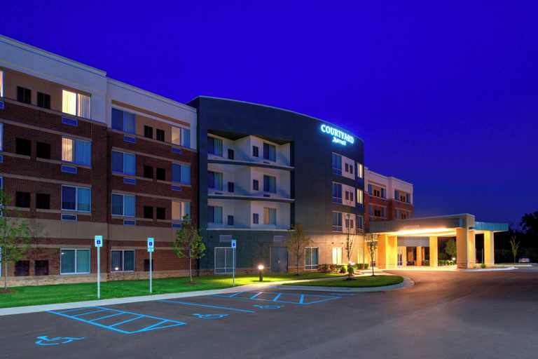 Courtyard by Marriott Detroit Farmington, Oakland