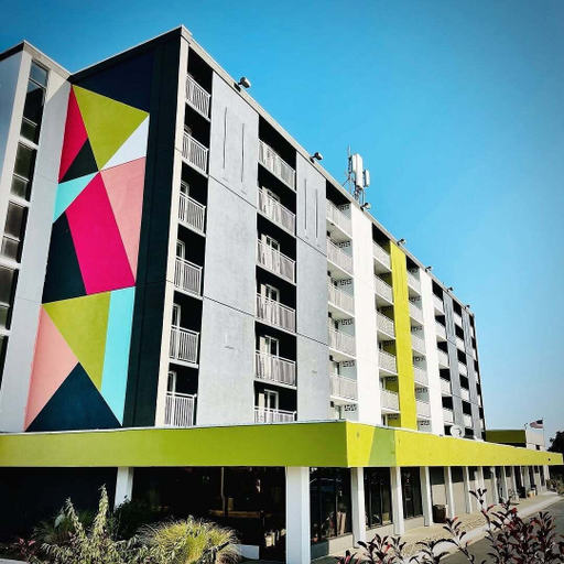 Exterior & Views 1, Silver Beach Hotel, Berrien