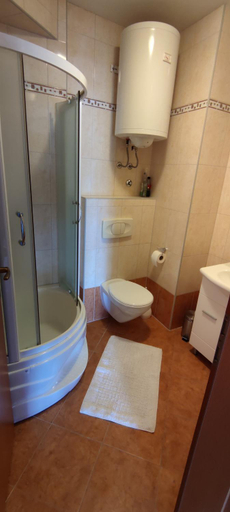 Bathroom 2, Apartments E&F, Veruda Porat, free parking, Pula