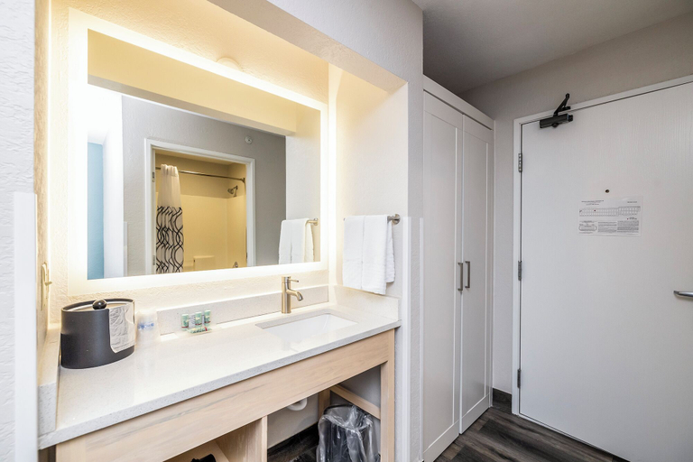 Bathroom 4, Best Western Watertown, Jefferson