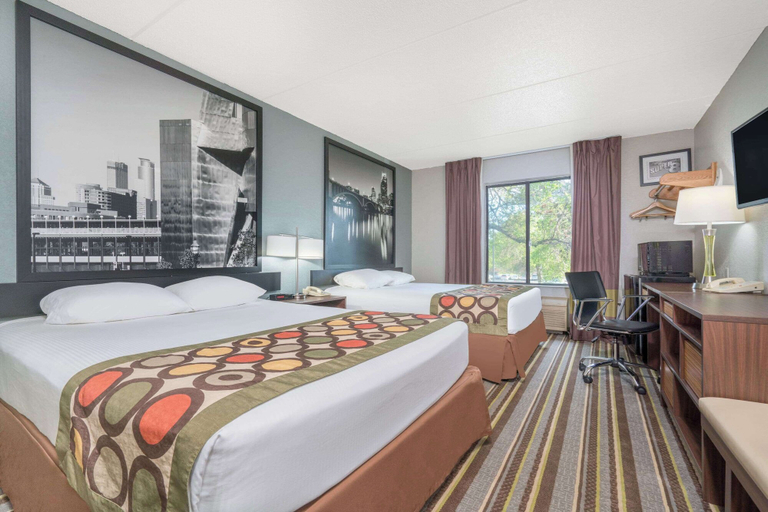 Bedroom 3, Super 8 by Wyndham Bloomington/Airport, Hennepin