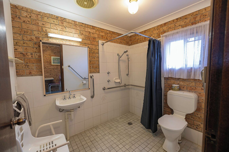 Bathroom 4, ALYN MOTEL, Gunnedah