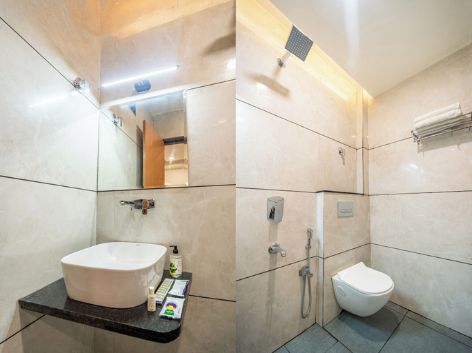 Bathroom 3, Treebo Lotus Blue, Bhopal