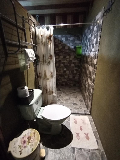 Bathroom, Pez Espada, Osa