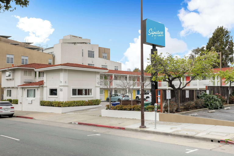 Exterior & Views 1, Signature Inn Berkeley, Alameda