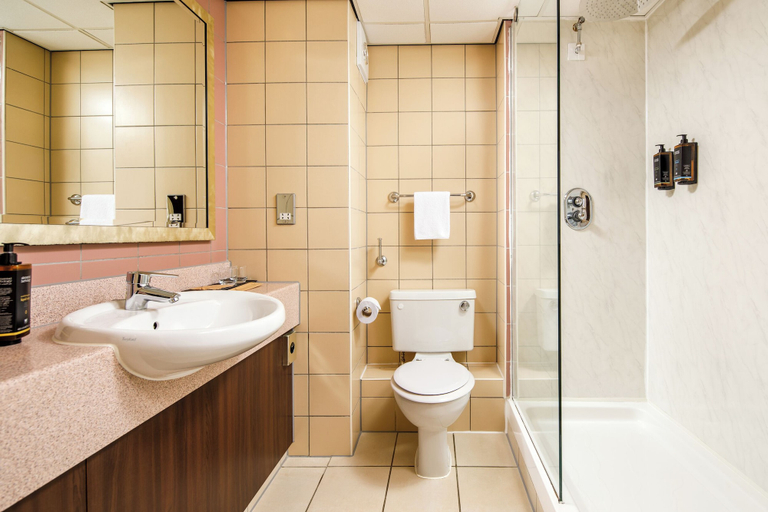 Bathroom 5, Mercure Livingston Hotel, West Lothian