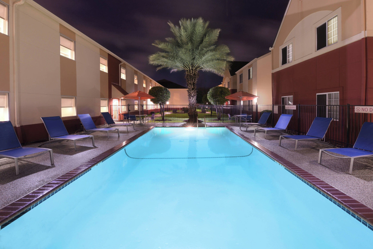 Sport & Beauty, TownePlace Suites by Marriott Lake Jackson Clute, Brazoria