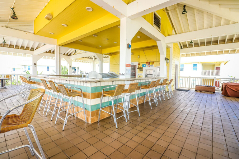 Room 3, Stunning Views Beach Club 2 Pools and Amenities, Galveston