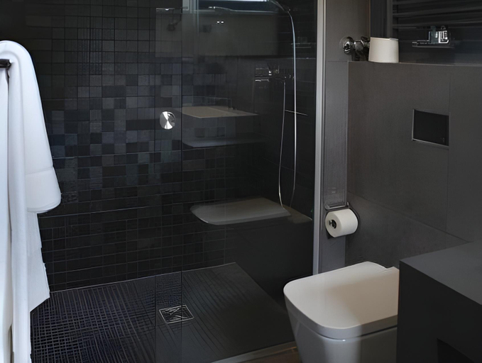 Bathroom 13
