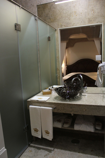 Bathroom 5, Hotel Ibn-Arrik, Coimbra