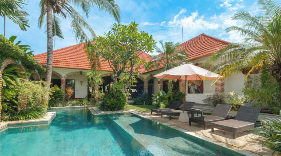 Swimming Pool 24