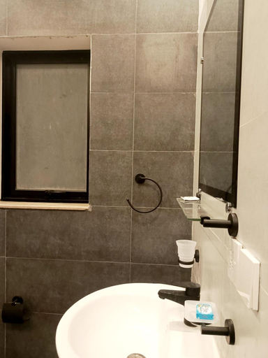Bathroom 3, Riwayat Guest House, Islamabad