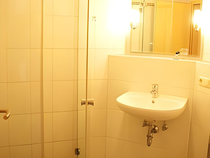 Bathroom 12