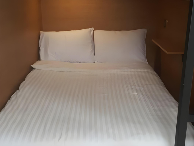 Bedroom 18