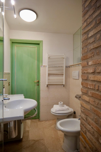 Others 5, Fororomano Luxury, Rome