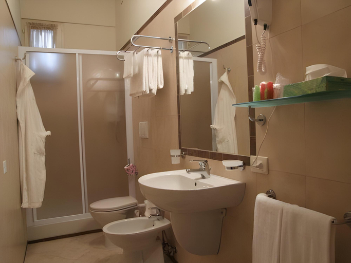Bathroom 13