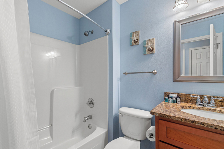 Bathroom 4, Charming 3bd/2ba Home Close to the Beach! Sleeps 8!, Bay