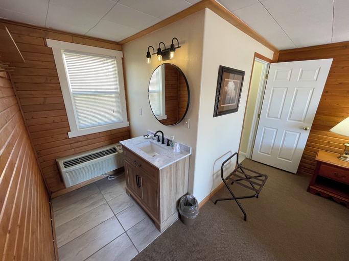 Bathroom 4, El Rancho Motel, Hot Springs