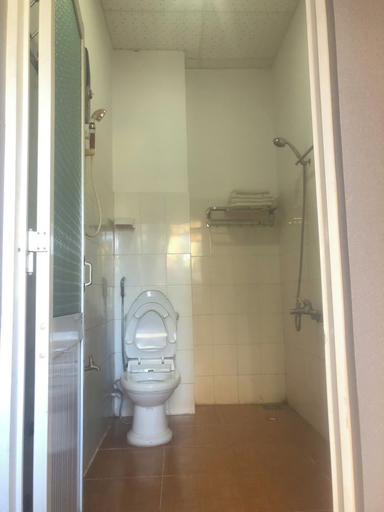 Bathroom 3, HOANG VIET MOTEL, Pleiku