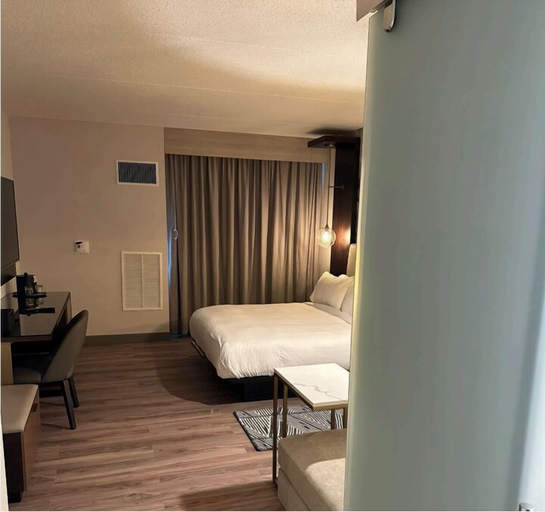 Bedroom 4, Chicago Marriott Northwest, Cook