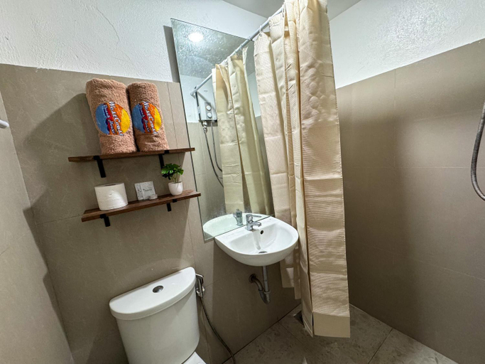 Bathroom 3, West Coast Beach House, Moalboal