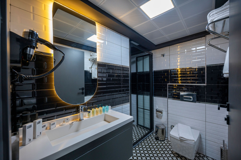 Bathroom, California Hotel, Fatih
