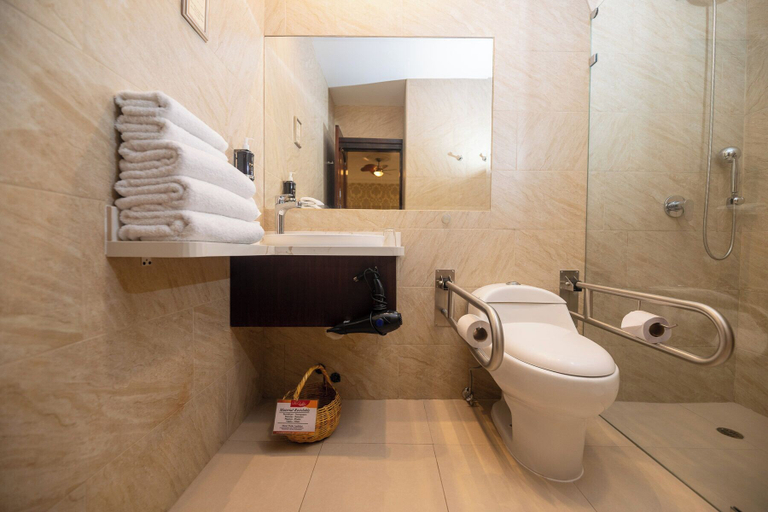 Bathroom 5, Hotel Patio Andaluz, Quito