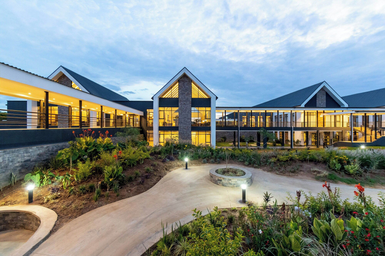 Exterior & Views