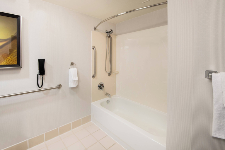 Bedroom 5, Courtyard by Marriott Oakland Airport, Alameda