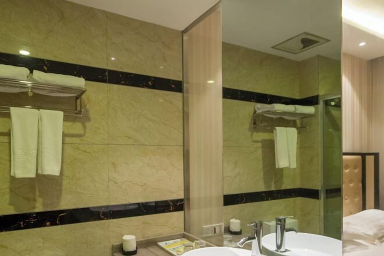 Bathroom 3, Baihe Business Chain Hotel, Wenzhou