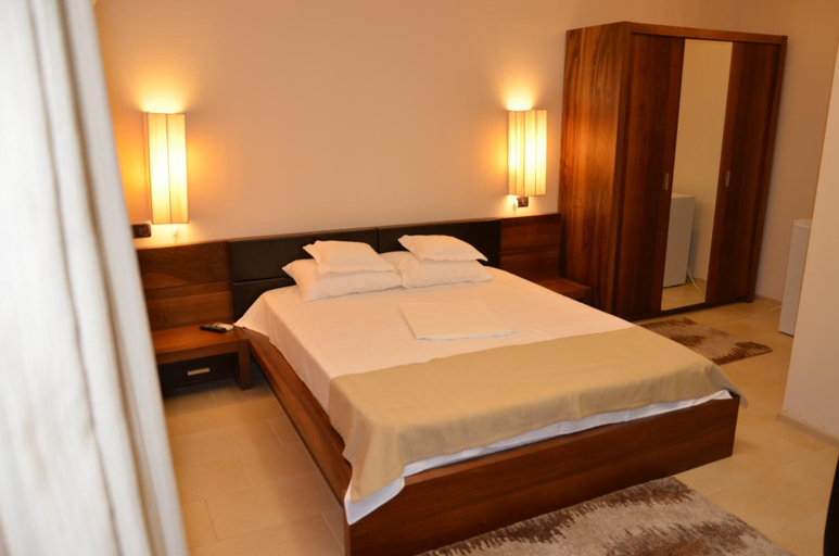 Others 5, Casa de la Mare, Tuzla