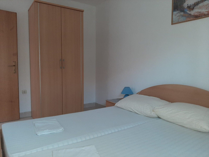 Bedroom 4, Comfortable Holiday Home in Okrug Gornji, Okrug
