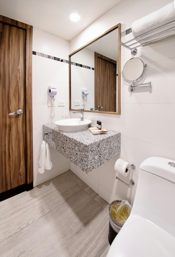 Bathroom 5, Hotel Velvet Plaza, Guadalajara