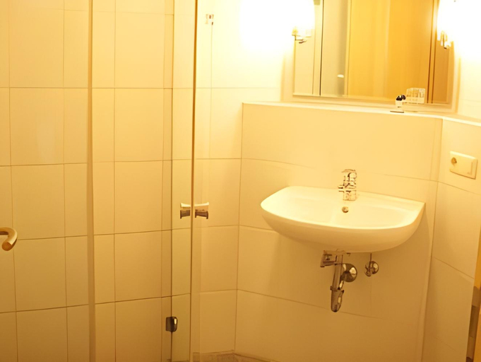 Bathroom 20