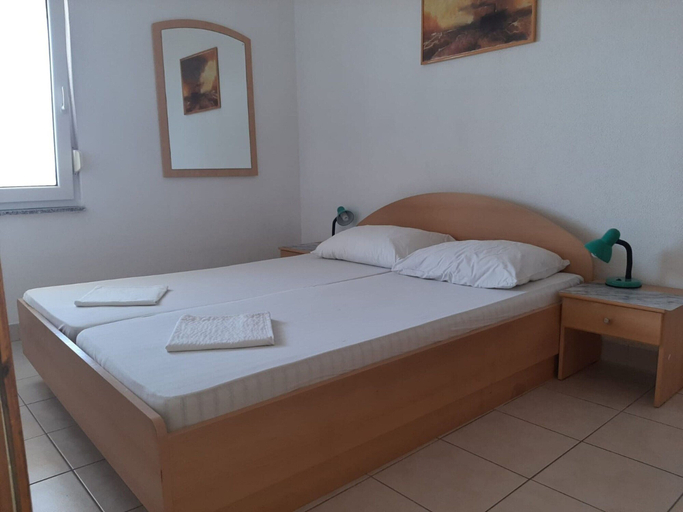 Bedroom 3, Comfortable Holiday Home in Okrug Gornji, Okrug
