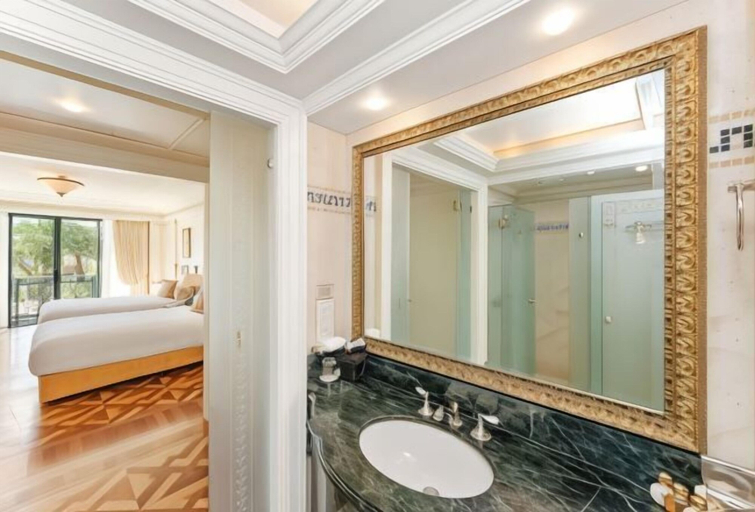 Bathroom 15