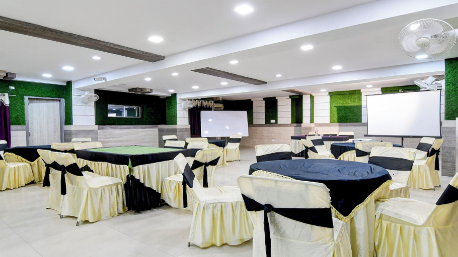 Food & Drinks 5, FabHotel Star Lotus, Ranchi