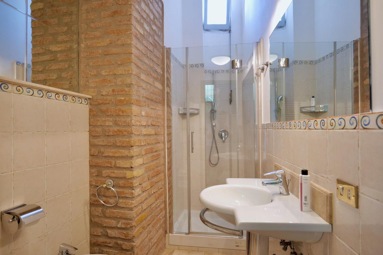 Others 3, Fororomano Luxury, Rome
