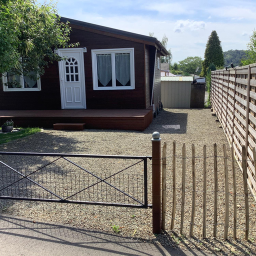 Chalet Charmant Monika avec Piscine, Namur