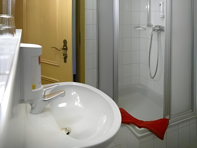 Bathroom 7
