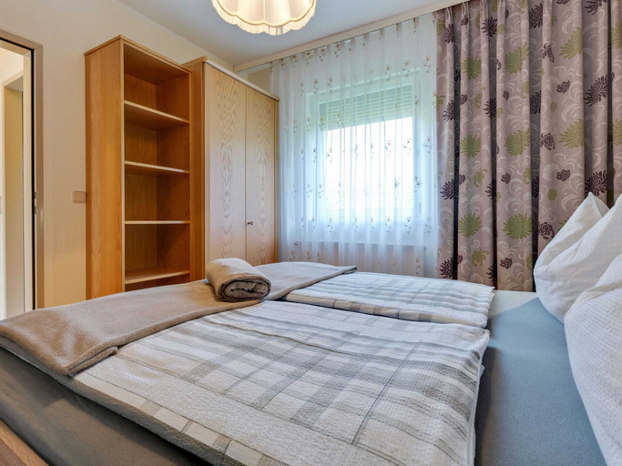 Bedroom 5, Bungalow in Glodnitz Near Nockberge Alps, Sankt Veit an der Glan