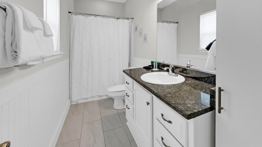 Bathroom 4, Once Upon a Tide, Walton