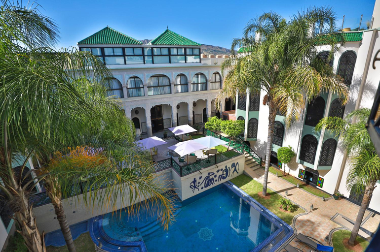 Exterior & Views