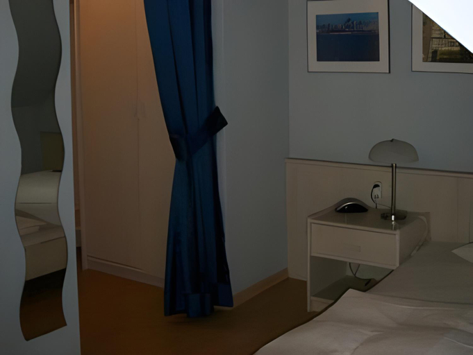 Bedroom 6