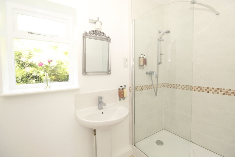 Bathroom 4, The Kings Head Rye, East Sussex